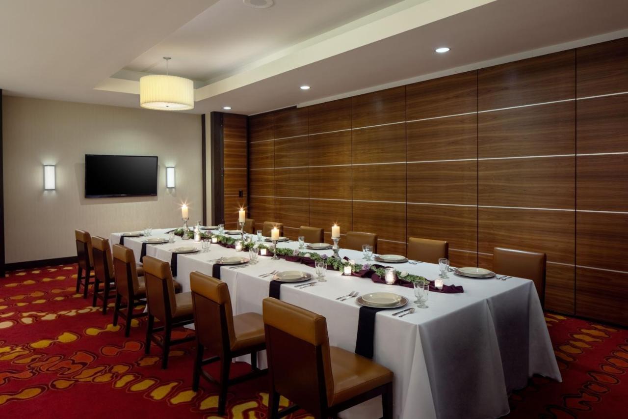 Indianapolis Marriott East Hotel Екстериор снимка