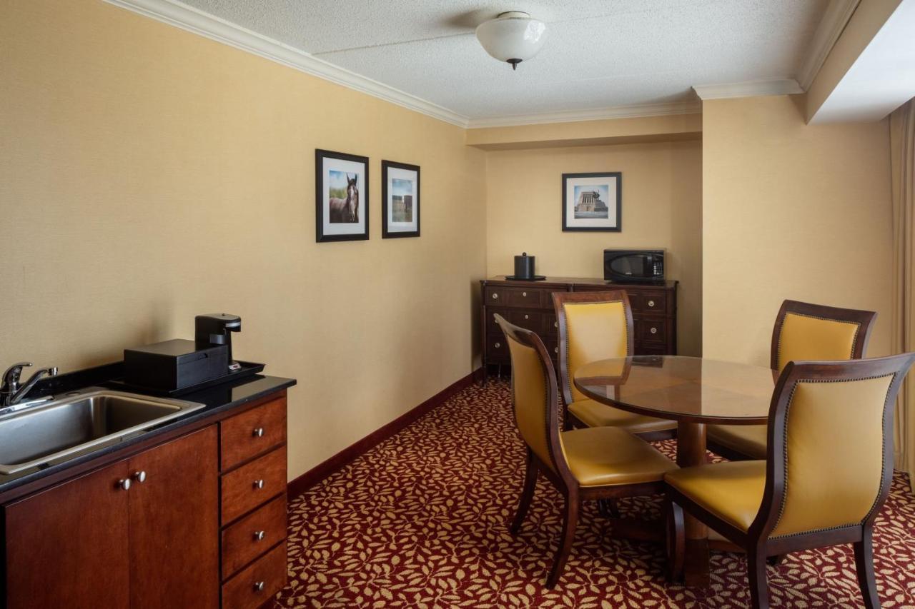 Indianapolis Marriott East Hotel Екстериор снимка
