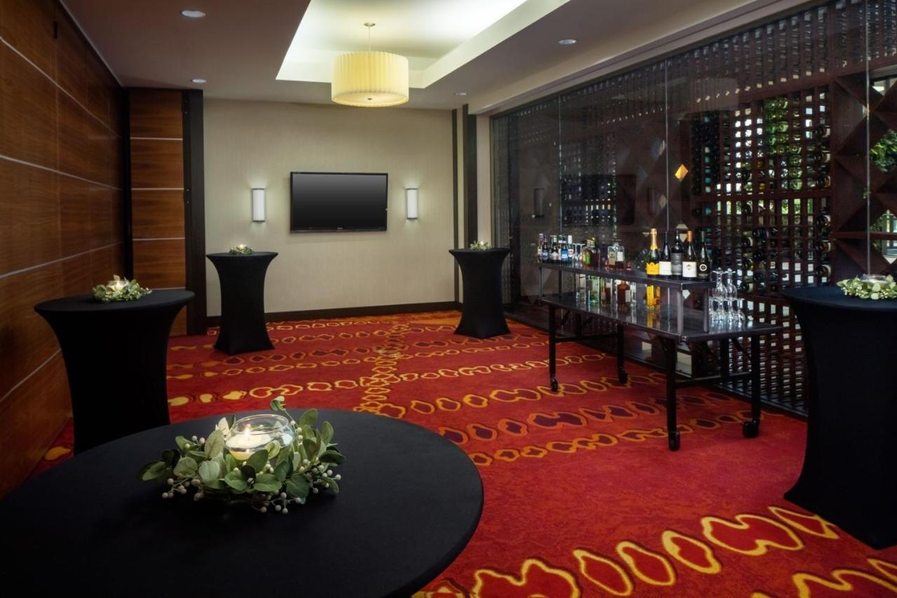Indianapolis Marriott East Hotel Екстериор снимка