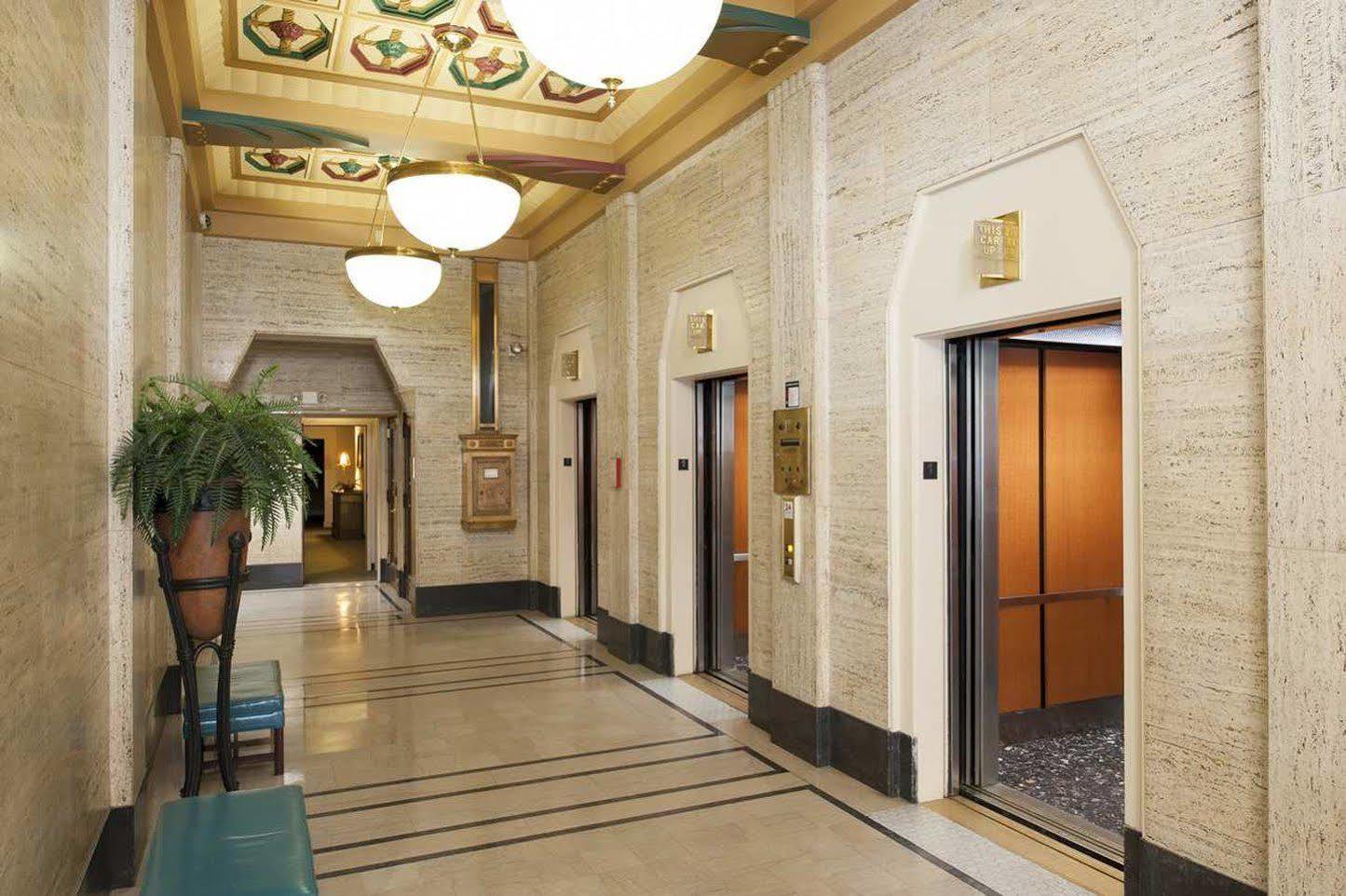 Indianapolis Marriott East Hotel Екстериор снимка