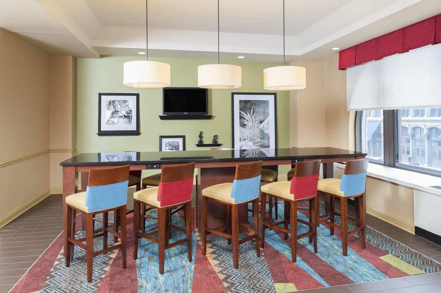 Indianapolis Marriott East Hotel Екстериор снимка