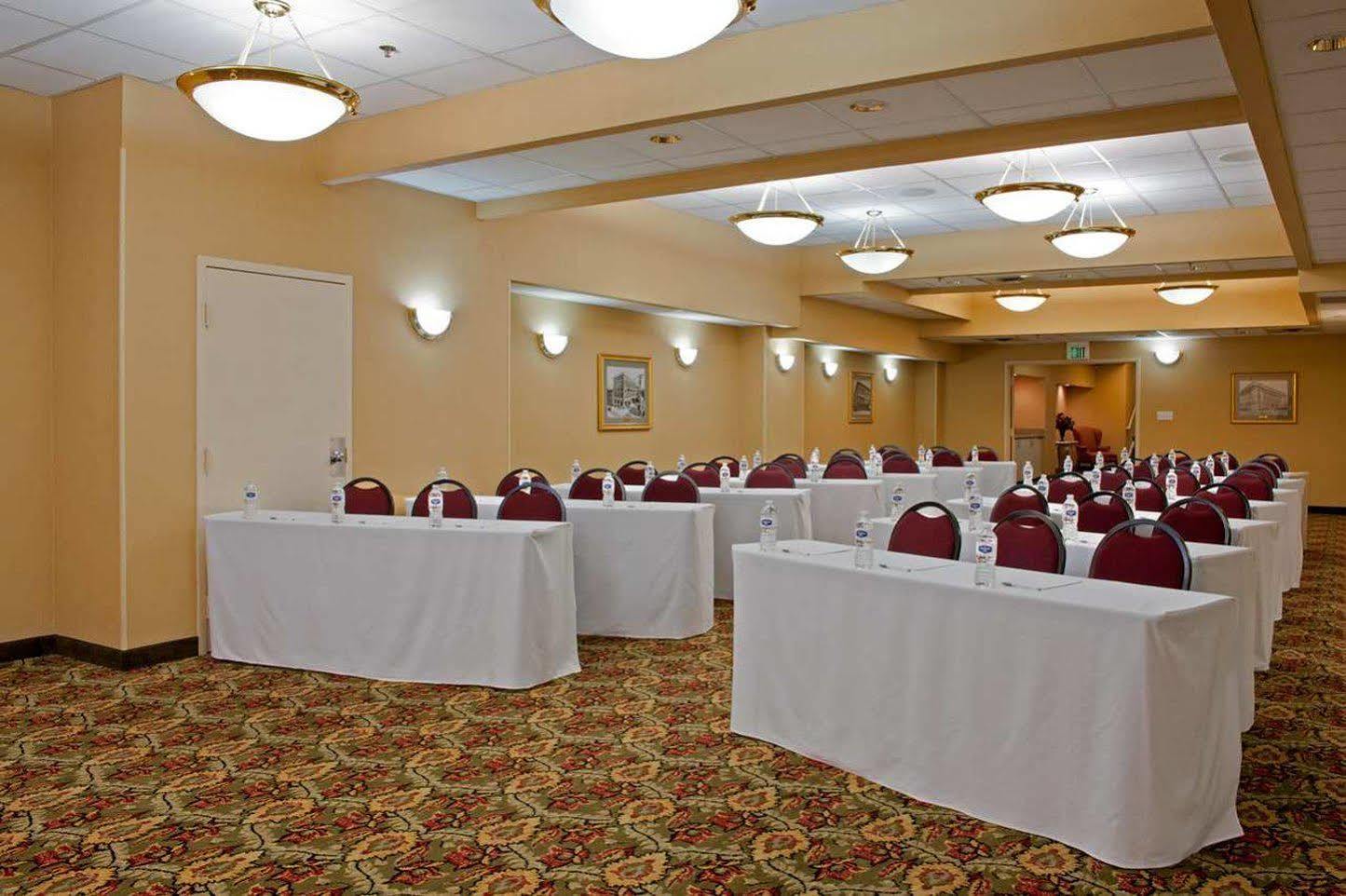 Indianapolis Marriott East Hotel Екстериор снимка