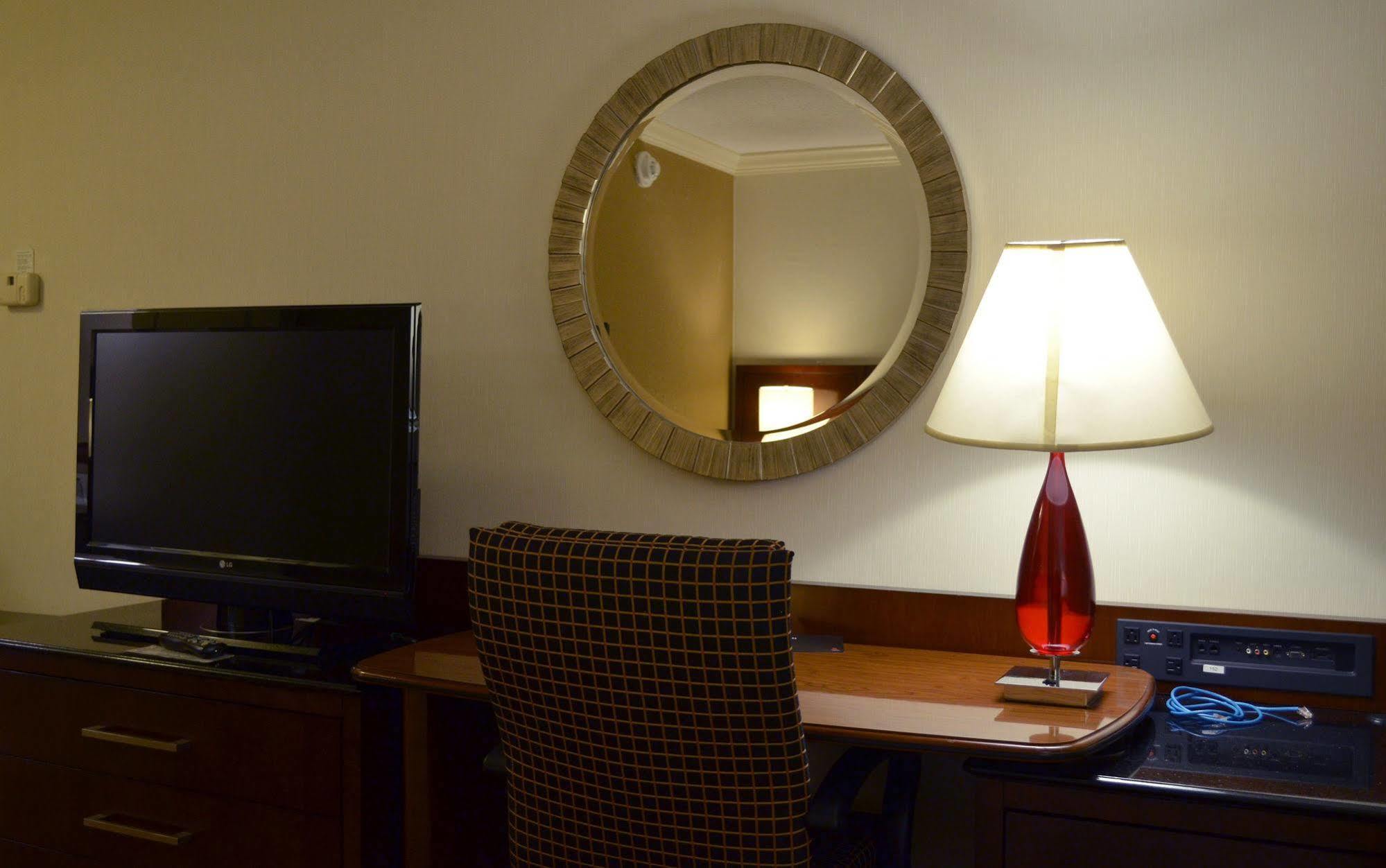 Indianapolis Marriott East Hotel Екстериор снимка